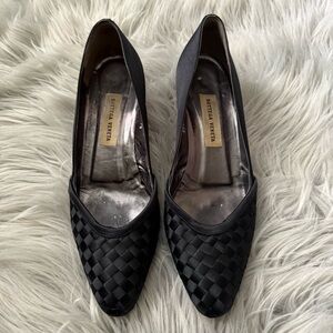 BOTTEGA VENETA Vintage Intrecciato Weave Satin Pumps Heels in Black Size 7.5
